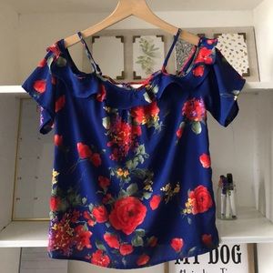 Fun floral open-shoulder top. Size S.